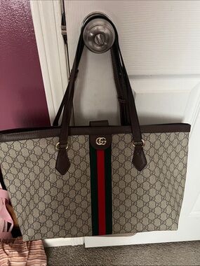 Gucci GG Supreme Tote with Signature Green-Red Stripe